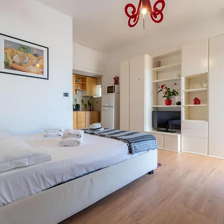 Apartment Bright With Terrace & Parking
